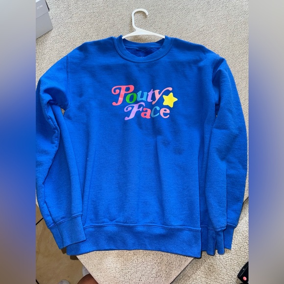 Addison Rae Size Adult S Pouty Face pullover in Excellent Used Conditions! - Picture 1 of 3
